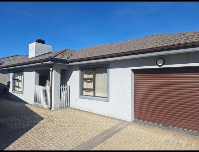 3 BEDROOM TOWNHOUSE FOR SALE IN DANA BAY